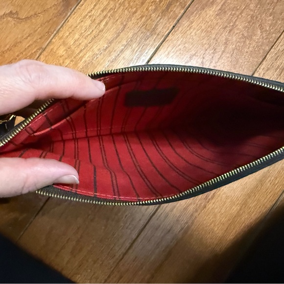 Authentic Louis Vuitton Damier Neverfull GM Pochette Cherry interior - Picture 5 of 12